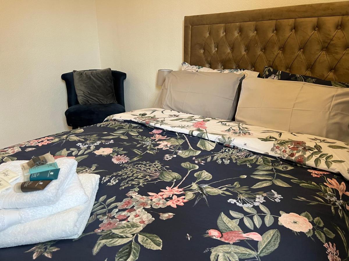 فندق Grand Bleu - London - Next To Piccadilly Line Tube Station & Brand New Facilities المظهر الخارجي الصورة