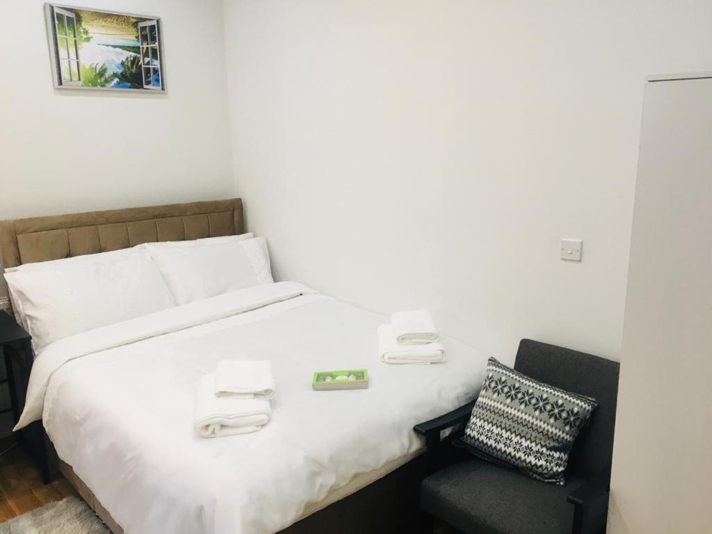 فندق Grand Bleu - London - Next To Piccadilly Line Tube Station & Brand New Facilities المظهر الخارجي الصورة