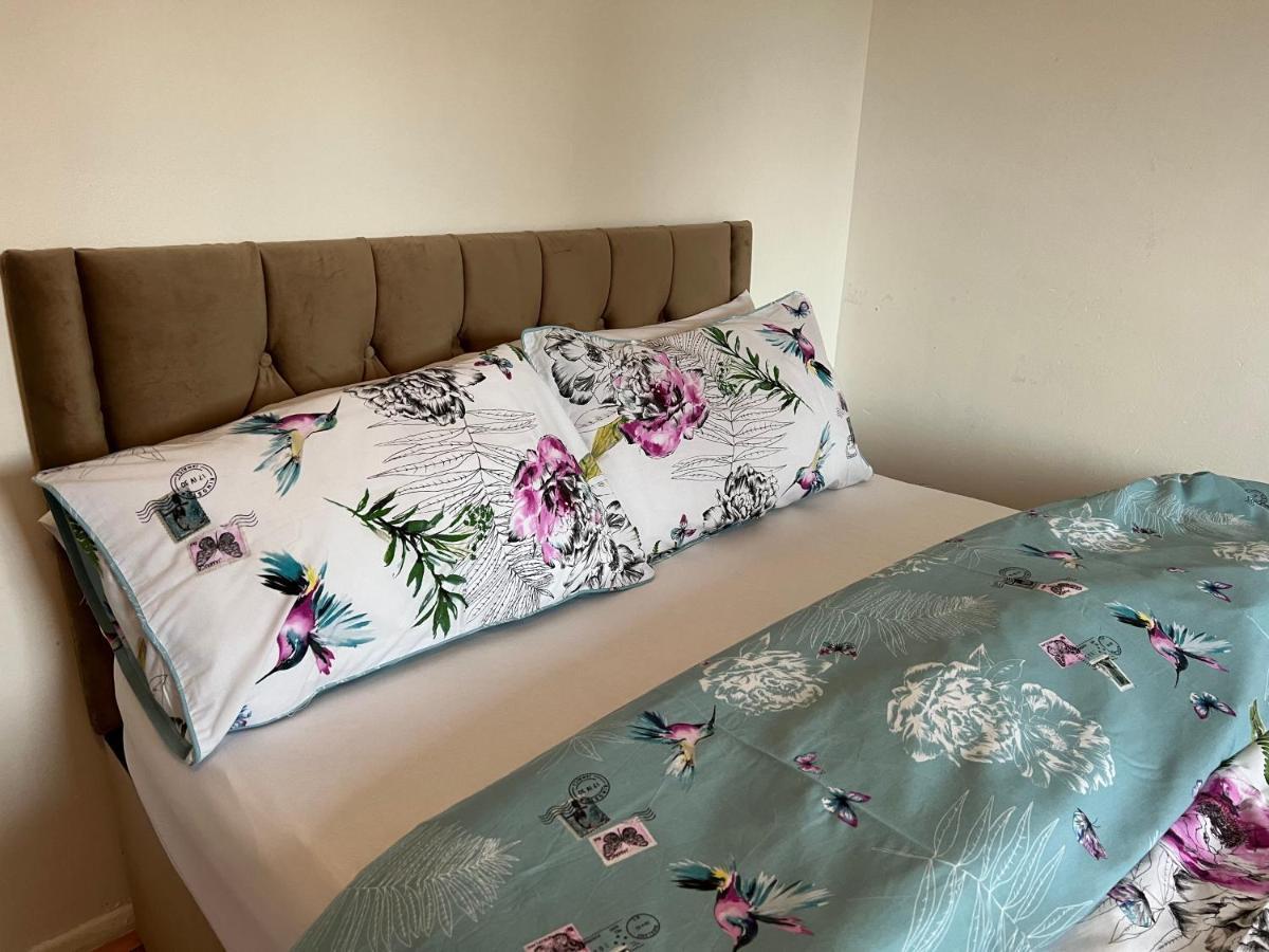 فندق Grand Bleu - London - Next To Piccadilly Line Tube Station & Brand New Facilities المظهر الخارجي الصورة
