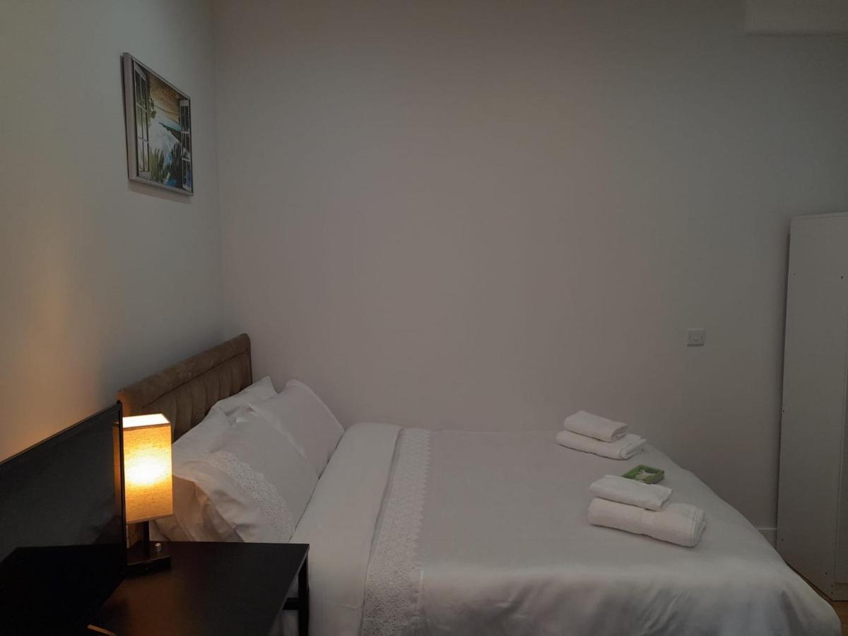 فندق Grand Bleu - London - Next To Piccadilly Line Tube Station & Brand New Facilities المظهر الخارجي الصورة