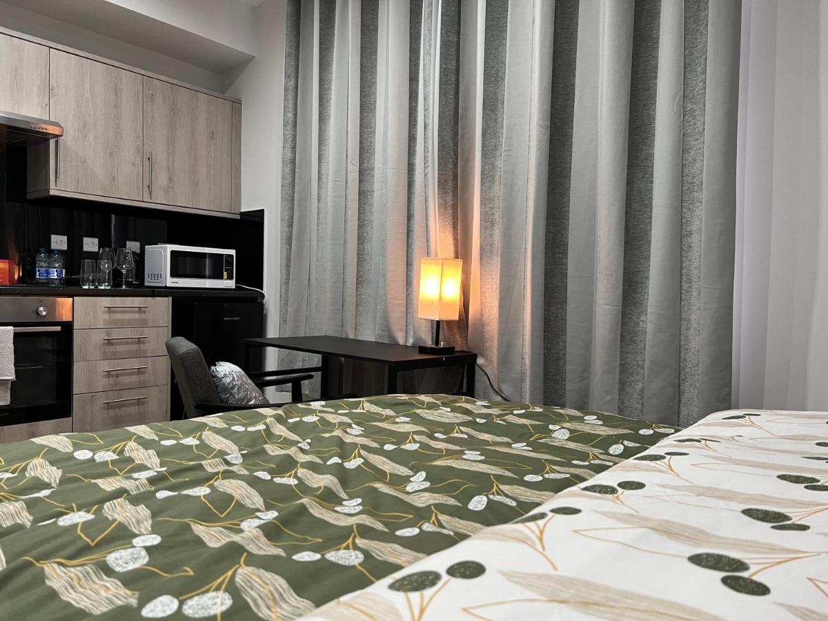 فندق Grand Bleu - London - Next To Piccadilly Line Tube Station & Brand New Facilities المظهر الخارجي الصورة