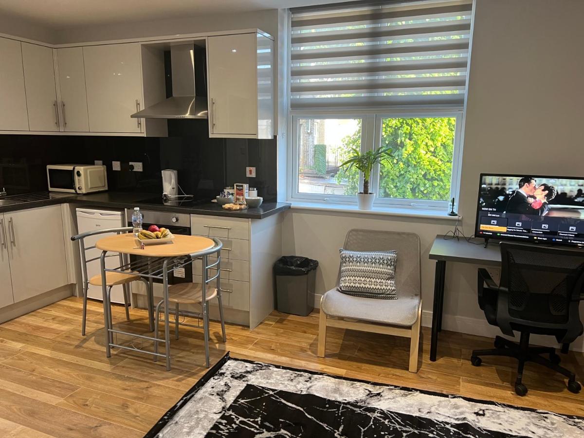 فندق Grand Bleu - London - Next To Piccadilly Line Tube Station & Brand New Facilities المظهر الخارجي الصورة